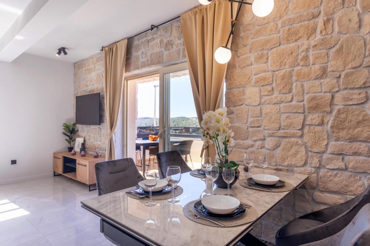 Appartement Teona Luxury With Jacuzzi And Terrace Sea View Sali